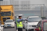 国庆假期首日 西安交警“回放”高速路全景图 - 西安网