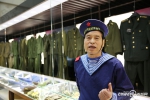西安军迷在大唐西市展览各自藏品 军装、装备都有 - 华商网