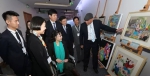 张海迪陪同英国安妮公主参观西安美院听障青年艺术作品 - 残疾人联合会