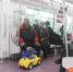 地铁三号线试运营首日老年人居多 以观光体验为主 - 西安网