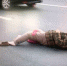 西安一妇女为图方便横穿南三环 被一辆小货车撞伤 - 华商网