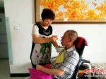 米脂男子瘫痪在床十余年 妻子：我没有放弃丈夫的理由 - 中国在线