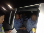定员6人面包车却拉20人 司机趁夜色上路被查获 - 华商网