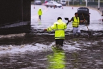 立秋遇暴雨西安18处路段严重积水 近千市政人员抢险 - 陕西网