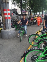 电单车现身西安街头 市民吐槽借车容易还车难 - 华商网