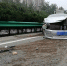 西安市绕城高速曲江段内环方向发生交通事故 一辆小轿车受损严重 - 古汉台