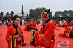 西安“上演”汉式集体婚礼 30对新人参加 - 西安网