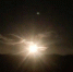 ***_***2017年10月4日中秋节夜晚，云南大理，许多朋友拍到疑似“火流星”的画面。它亮度忽明忽暗，持续数秒。最亮的时候，连满月都不如它。（视频截图） - 西安网