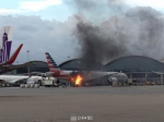 香港机场一客机装货时发生火灾 烟雾弥漫 - 西安网