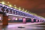 航拍“万里长江第一桥”武汉长江大桥 灯光璀璨照亮江面 - 西安网