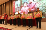 宝鸡市东岭村社区举办2017年“重阳节”表彰大会 给17对金婚老人送纪念照 - 古汉台