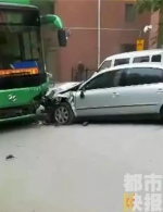 咸阳兴平市一轿车失控冲向人群致多人伤亡 肇事者在逃 - 古汉台