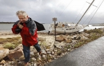 美东北部遭暴风雨袭击 一民宅被卷入河流 - 西安网
