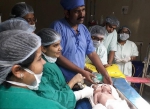 印度现连体双头婴儿 出生24小时后夭折 - 西安网