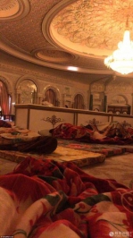 11名被捕沙特王子睡地上画面曝光 - 西安网