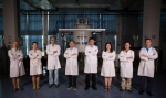 哈佛“八博士”王文超、张欣、张钠、王俊峰、刘青松、刘静、林文楚、任涛（从左至右）在中科院合肥物质科学研究院强磁场科学中心。（图片来源：新华网） - 西安网