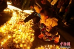 西安广仁寺“古灯法会”点亮数万盏酥油灯 - 西安网
