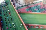 济南小学现"空中操场":围墙1.6米高防止攀爬 - 西安网