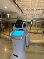 医疗机器人现身曲江妇产医院 上岗服务就诊患者 - 西安网