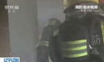 厨房起火引燃煤气罐 消防员手拎“火罐”狂奔疏散到安全区域 - 西安网