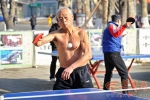 69岁西安老爷子-8℃赤膊锻炼 一年四季洗冷水澡 - 西安网