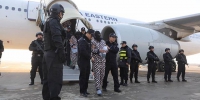 陕西警方老挝捣毁电信诈骗窝点 63名嫌犯押解回陕 - 西安网