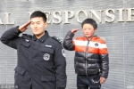 “冰花男孩”北京圆梦 和家人参观警校 - 西安网