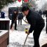 省民政厅组织全体干部积极扫雪 - 民政厅