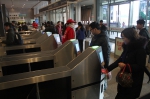 西安北站，旅客正在使用“刷脸”系统进站。（图片由西安北站提供） - 西安网