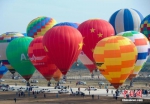 澳大利亚观光热气球遭强风吹袭坠地 致7人受伤 - 西安网