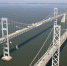 为了方便海湾两岸的交通往来和来此旅游的国内外游客，美国政府投资兴建了切萨皮克湾大桥，全长37公里，并 - 西安网
