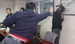 台湾统派人士向"台独"秃头领袖喷生发剂 现场混乱 - 西安网