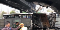 西安未央路凤城一路人行天桥被大火烧的面目全非 - 古汉台
