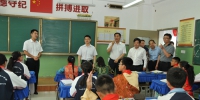 省民委主任王爱民“六一”看望藏族班学生 - 民族宗教局