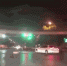豪车红绿灯路口深夜玩"漂移" 同行车拍视频还大笑 - 西安网