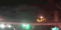 豪车红绿灯路口深夜玩"漂移" 同行车拍视频还大笑 - 西安网