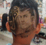 理发店给球迷刻球星脸 梅西C罗的脸最受欢迎 - 西安网