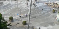 1.5米高海啸袭击西班牙海岛 海水涌进酒吧露台 - 西安网