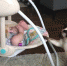 最萌保姆！乖巧暹罗猫推动摇篮哄婴儿入睡 - 西安网