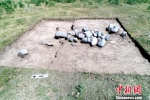 墓葬区域地表石堆。陕西省考古研究院供图 - 陕西新闻