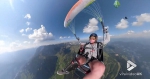 滑翔伞飞行员高空表演旋转和倒转惊人特技 - 西安网