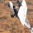南非一小飞机撞上钢缆悬挂空中 登山向导滑索施救 - 西安网