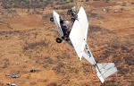 南非一小飞机撞上钢缆悬挂空中 登山向导滑索施救 - 西安网