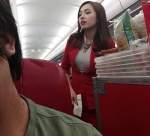 亚航华裔空姐遭乘客偷拍 美照走红网络引众议 - 西安网