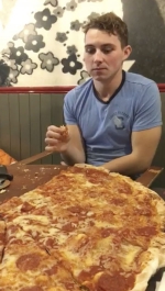 爱尔兰一披萨店发起“大胃王”挑战 4千元奖金无人能领 - 西安网
