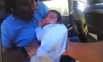 美警察执勤时救活呼吸骤停婴儿被赞英雄 - 西安网