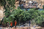 巴西山石砸倒民房 死亡人数升至15人 - 西安网