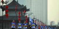 2018西安城墙秋季半程国际马拉松赛开跑 - 人民政府