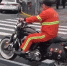 上海一环卫工骑哈雷摩托上下班 网友：车牌能买路虎 - 西安网