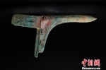 出土的铜戈。陕西省考古研究院 供图 - 陕西新闻